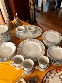 This is the dinnerware service for 6