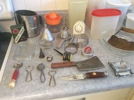 Miscellaneous vintage kitchenware 