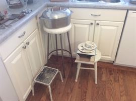 Vintage stools, Wagner wear large cook pot. (Damage on the handle )
