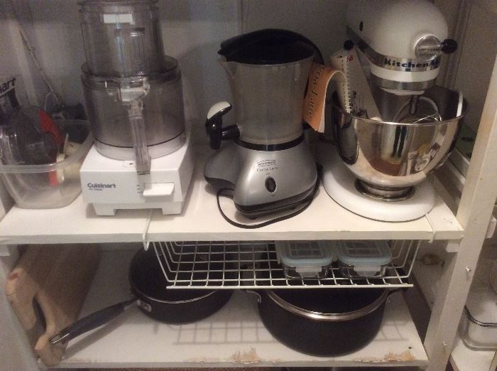 KitchenAid mixer and extra parts, great cookware