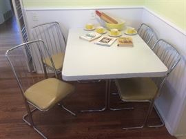 Orginal vintage kitchen set. Chrome and yellow vinal and a extra leaf.  