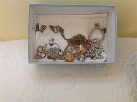 Miscellaneous jewelry 