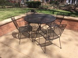 Very nice patio set