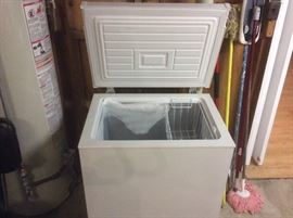 Smaller chest freezer. Very nice❄️❄️❄️❄️❄️❄️❄️