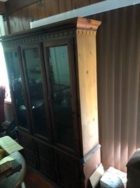 4-pc Dining Room Suit Hutch, table w/ leaf, and service