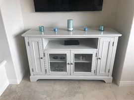 Entertainment center 