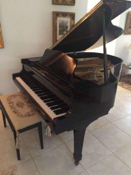 Yamaha G2, Baby Grand Player Piano 5'7", Polished Ebony Finish.  Pristine Condition     Value $20k+