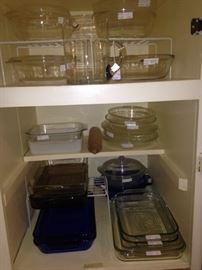 Pyrex in various sizes
