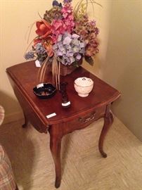Drop leaf side table