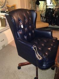 Good looking leather office chair