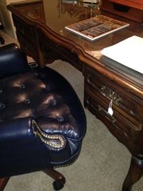 Five drawers in the desk