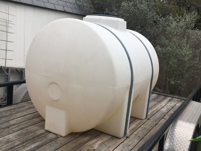 500 Gallon plastic tank 