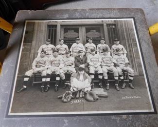 1932 Baseball Team Photo(Cabinet Photo/Hulmans Farmers Pride Sluggers) 