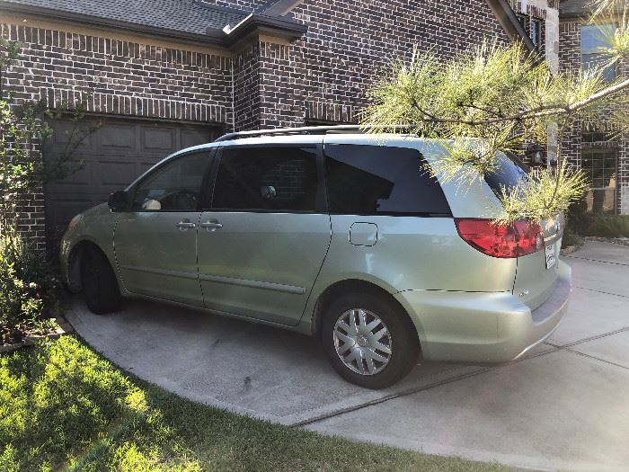 2006 Toyota Sienna Minivan $3000
