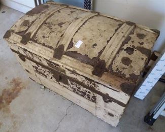 Vintage trunk, with original interior tray. Now marked under  $30