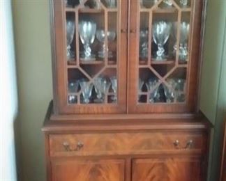 Fine Furniture mahogany china cabinet.  Petite mid-century size, Sunday marked under $200