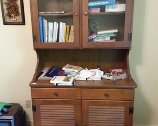 Breaks down into two pieces.
Kitchen hutch.  Great condition. Sturdy. SUNDAY CLEARANCE  marked $40
