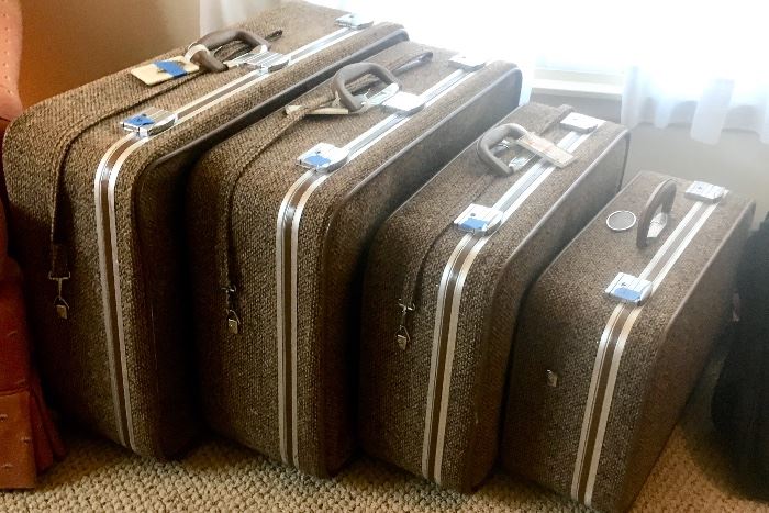 4 piece tweed vintage Skyway suitcase set