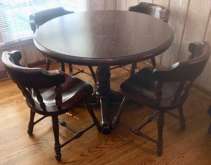 Vintage Ethan Allen round dark wood  dining Table with 4 chairs. 
42” round