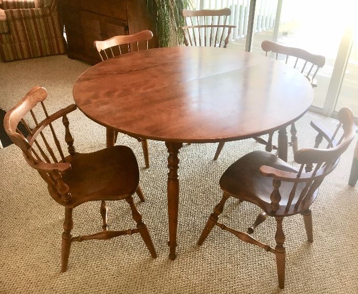 Vintage Ethan Allen Round  Dining Table with 2 leaves, 6 chairs
48” round
Leaves 15” each