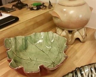 Peggy Hays ceramic salad bowl, Frankoma covered casserole & stand