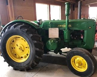 1949 JOHN DEERE "D" TRACTOR