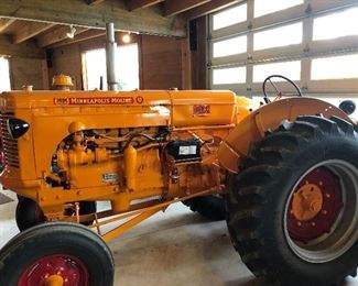 1951 MINNEAPOLIS-MOLINE "UTS" TRACTOR
