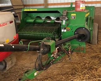 John Deere 348 Series Baler