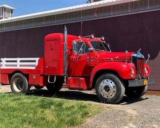 1960 Mack B-61 Truck