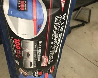 UofM Coleman 10 x 10 Deluxe Canopy