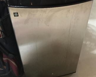 Ge Mini Fridge