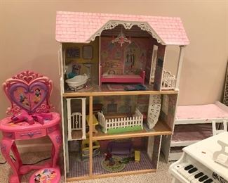 Dollhouse with Furnishings