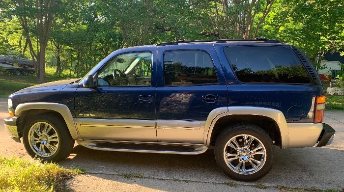 Beautiful custom 2002 Tahoe LT
Original owner, full power, leather,  5.3 Liter Vortec V8, new brakes, new battery, cold air, well taken care of. Custom paint, running boards, fender wells, and 20” wheels. 
Great ride! REDUCED TO $4500
214.455.7501
