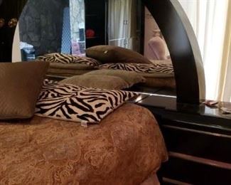 King size bed with a mirrored headboard 