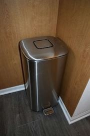 STAINLESS WASTE BASKET
