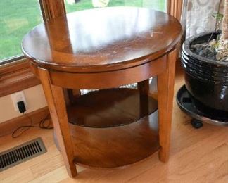 ACCENT TABLE 