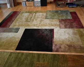 AREA RUG-7’-10’