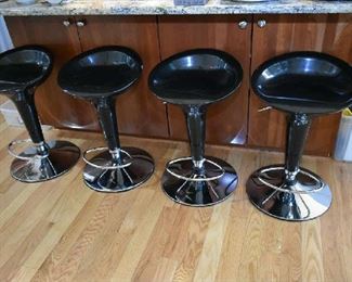 4 BAR STOOLS