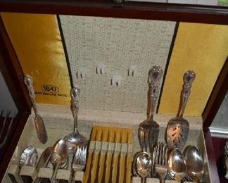 ROGERS ‘HERITAGE’ SILVER PLATE SET