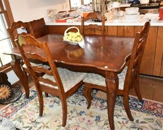 DINING TABLE W/LEAF & 6 CHAIRS