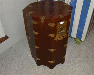 ACCENT TABLE