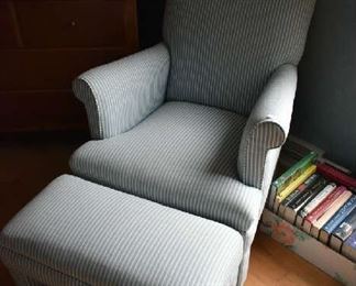 CHAIR W/OTTOMAN