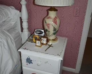 SIDE TABLE, LAMP
