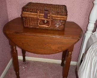 DROP LEAF ACCENT TABLE