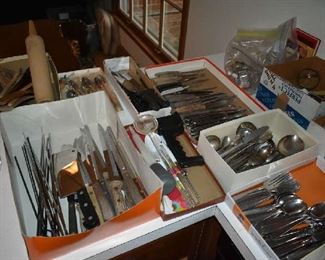 KNIVES, FLATWARE, UTENSILS