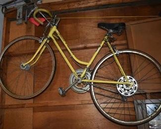 VINTAGE SCHWINN BIKE