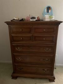 chest of drawers