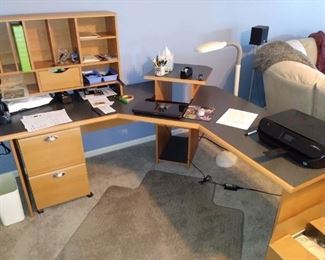 Corner desk