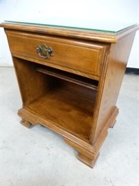 Ethan Allen End Table with Glass Top Shelves