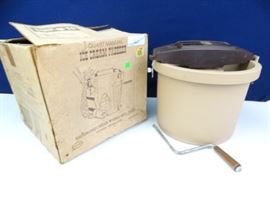 Vintage Richmond Cedar Works MFG 5 QT Ice Cream Freezer
